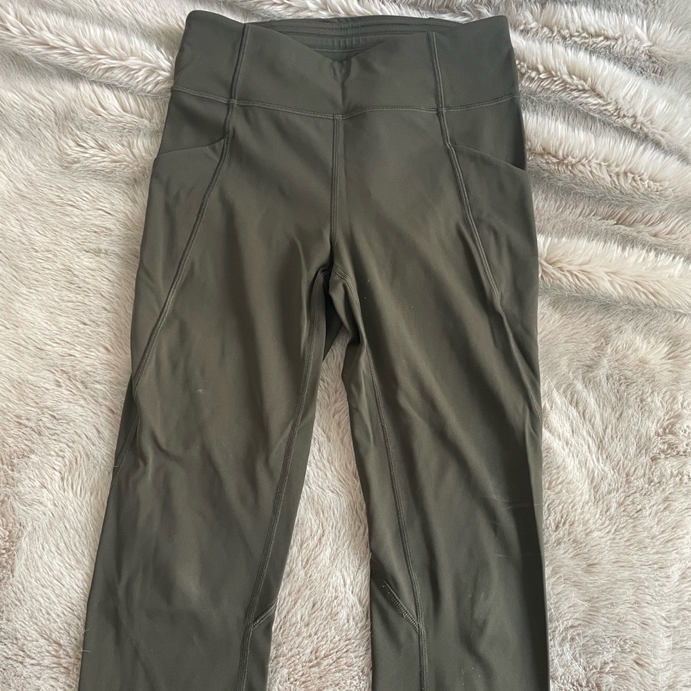 Lulu lemon cropped leggings. Color army green. Size 6.